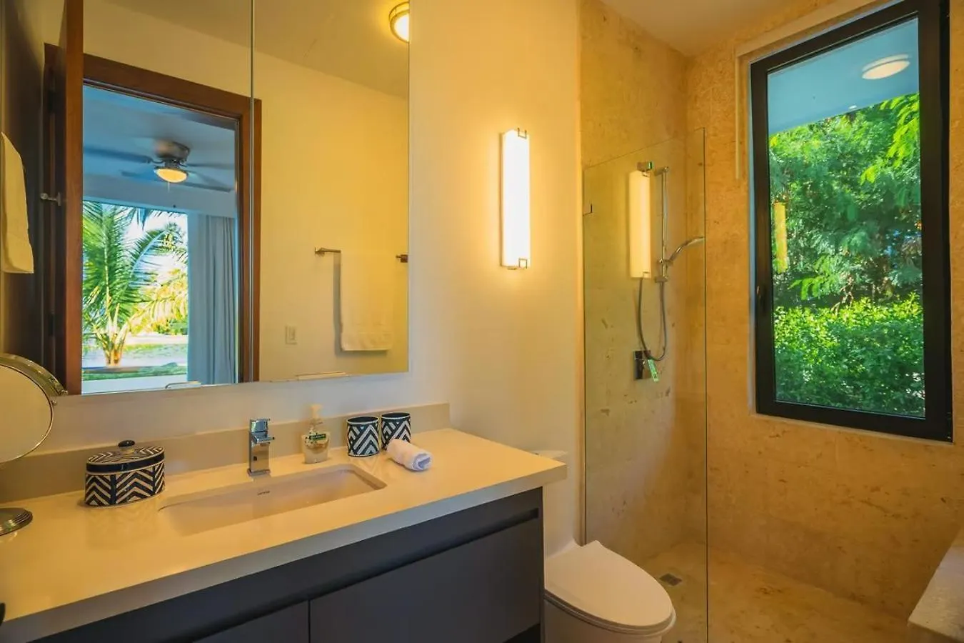 ヴィラ Waterfront Luxury Home In Punta Cana Resort & Club ドミニカ共和国