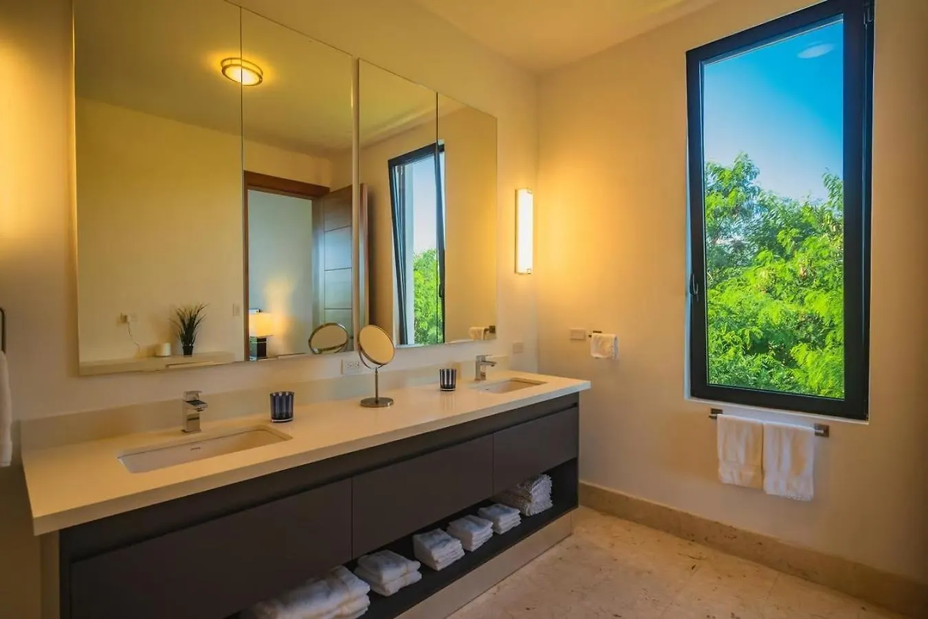ヴィラ Waterfront Luxury Home In Punta Cana Resort & Club